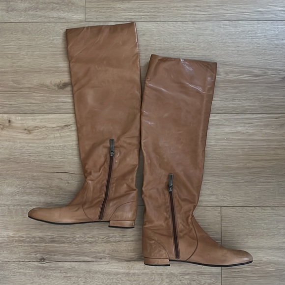 Prada designer boots flat with rubber sole - Picture 9 of 9